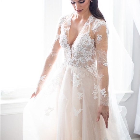 Monique Lhuillier - Rachelle Gown - Picture 2 of 8